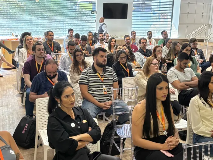 Plateia no evento de lançamento do Evolua.in