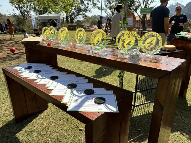 Troféus e certificados do Selo Evolua Eco+